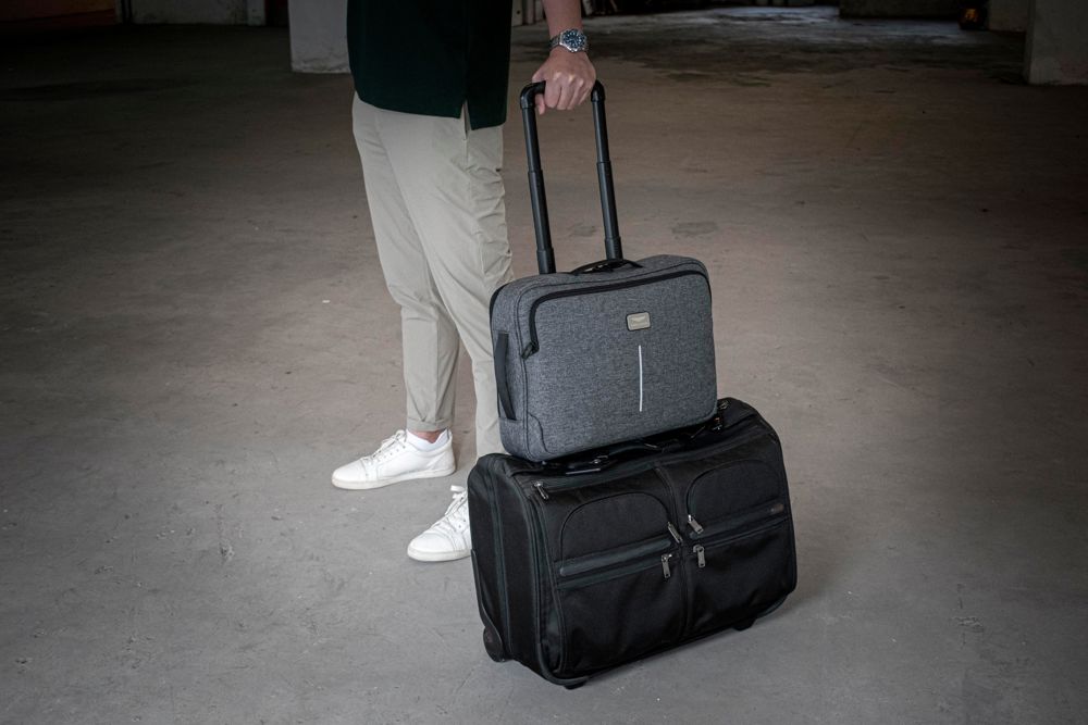 BrandCharger Specter Hybrid 16-inch laptop bag